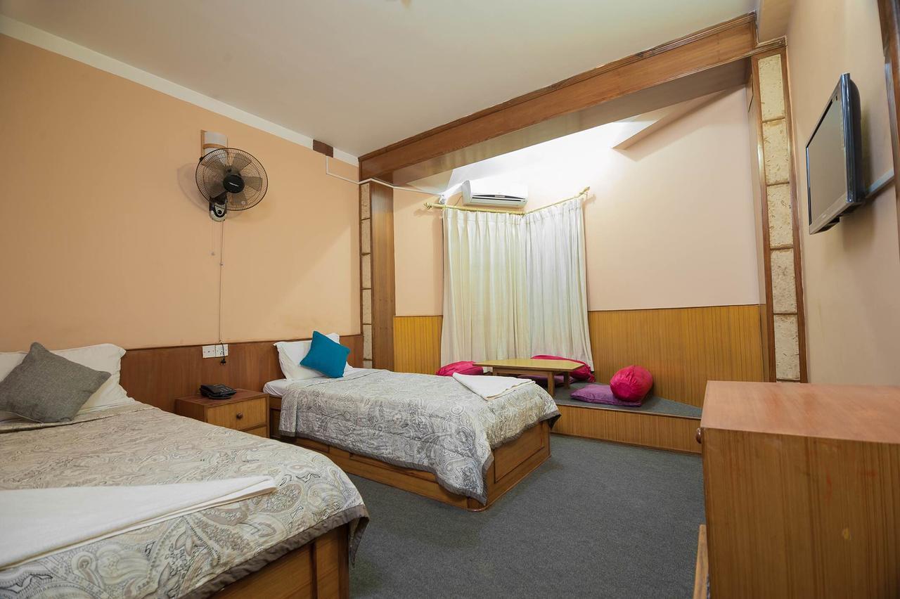 Hotel Candle Inn Покхара Экстерьер фото