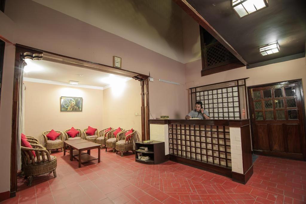 Hotel Candle Inn Покхара Экстерьер фото